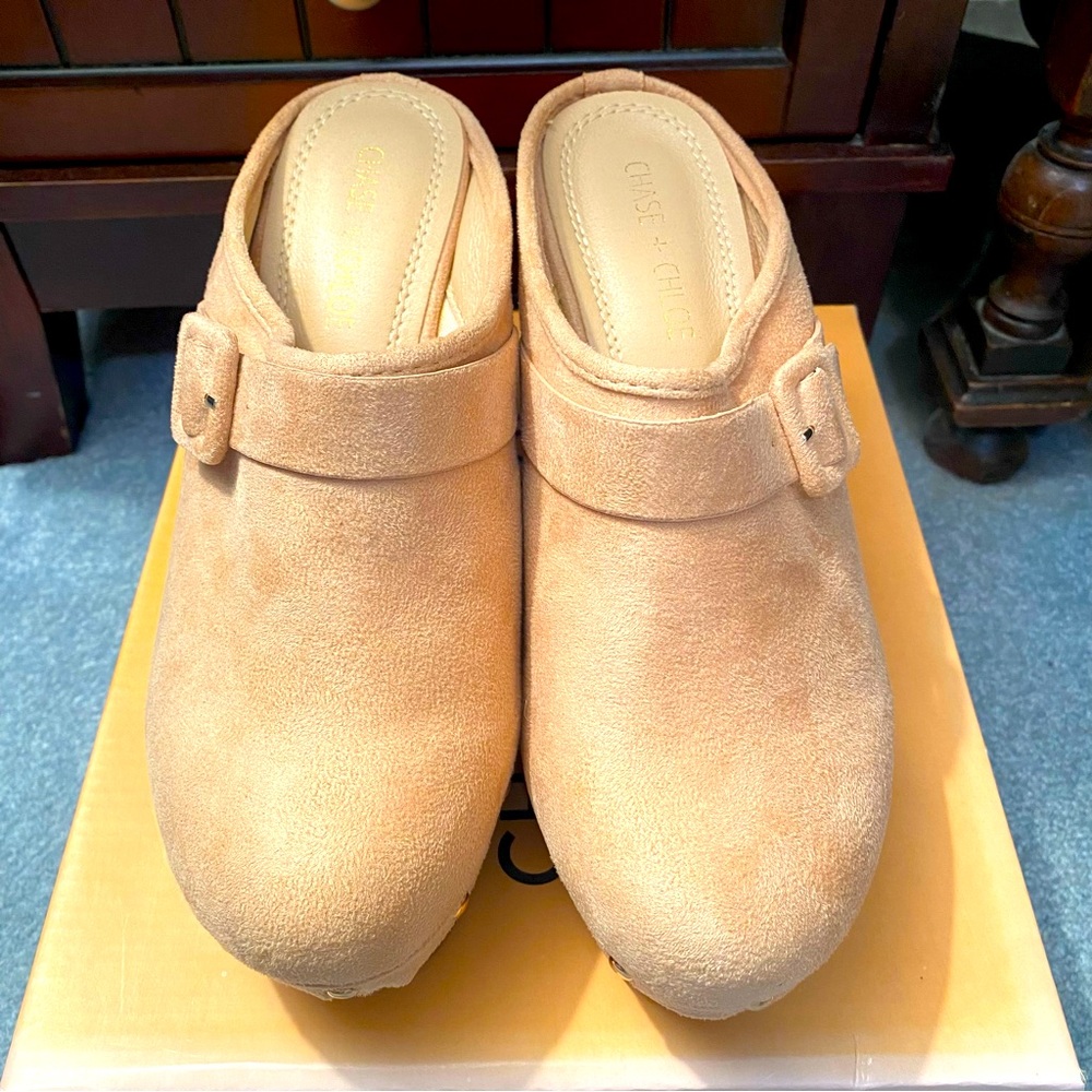 Chase & Chloe nude suede clog-size 8
